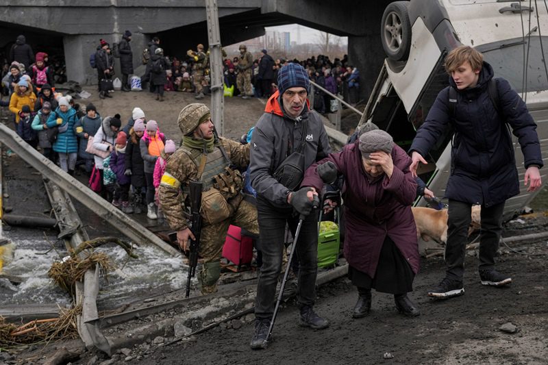Ουκρανία: Ανοίγουν εννέα ανθρωπιστικοί διάδρομοι για την απομάκρυνση αμάχων από τα ανατολικά