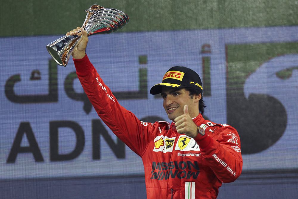 Formula 1: Η Ferrari «δένει» τον Κάρλος Σάινθ με νέο συμβόλαιο έως το 2024