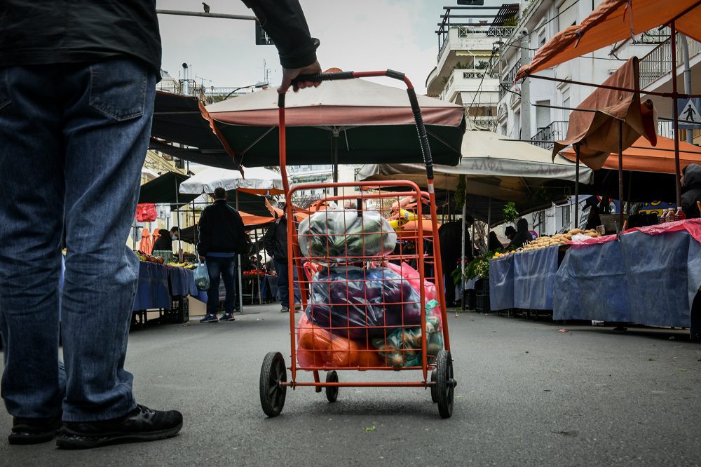 Ακρίβεια: Απαγορευτικά για τους πολίτες η θέρμανση, το κρέας και το συχνό μπάνιο