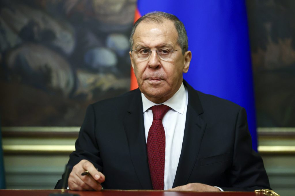 Λαβρόφ: Αρση κυρώσεων κατά Ρωσίας ως μέρος των ειρηνευτικών συνομιλιών για Ουκρανία