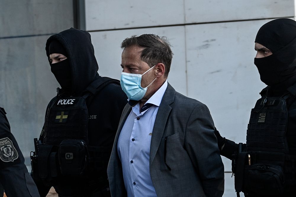Δίκη Λιγνάδη: «Είχε ζητήσει από το θύμα να του κάνει στοματικό μπροστά μου» – Οι έξι φωτογραφίες και η selfie