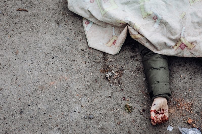 Ουκρανία: Τουλάχιστον 20 πτώματα ανδρών εντοπίστηκαν στην πόλη Μπούτσα, μετά την αποχώρηση των Ρώσων στρατιωτών