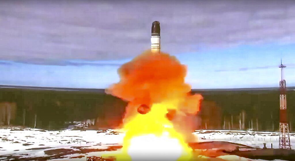 Ρωσία: Ανάπτυξη βαλλιστικών πυραύλων Sarmat που μπορούν να φέρουν πυρηνικές κεφαλές