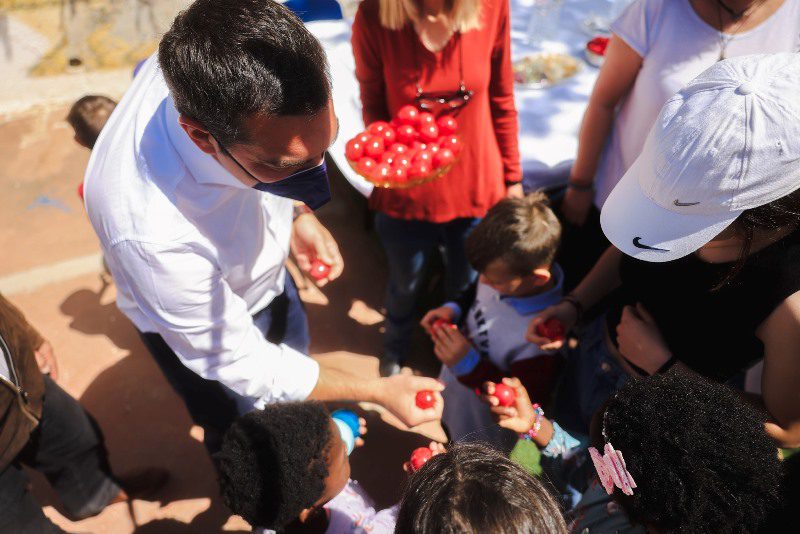 Στο Παιδικό Χωριό SOS στη Βάρη βρέθηκε ανήμερα του Πάσχα ο Αλέξης Τσίπρας