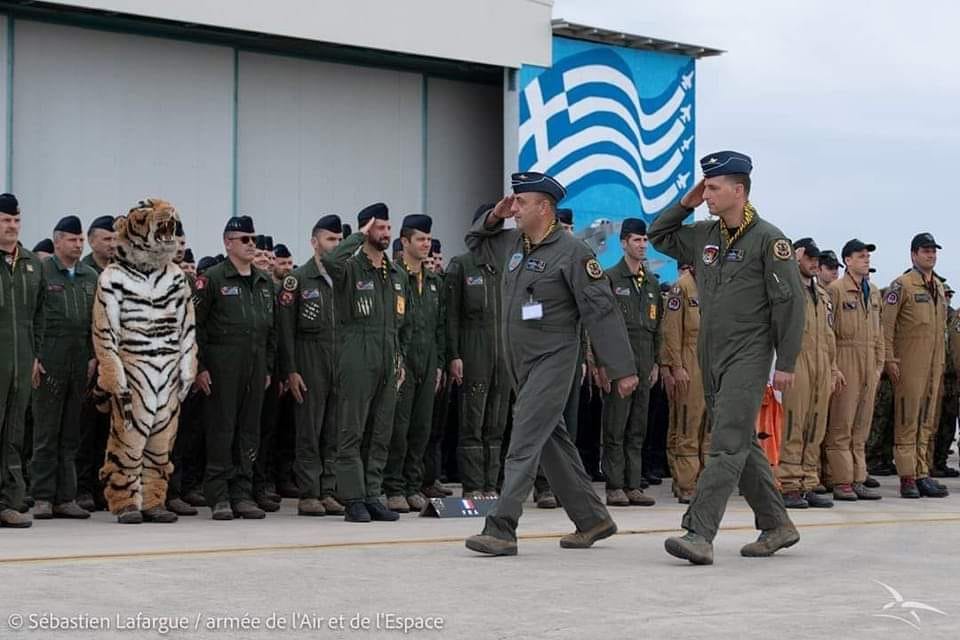 Σοβαρή κυβέρνηση δεν τους λες, αλλά στο τσίρκο θα ήταν πρώτοι