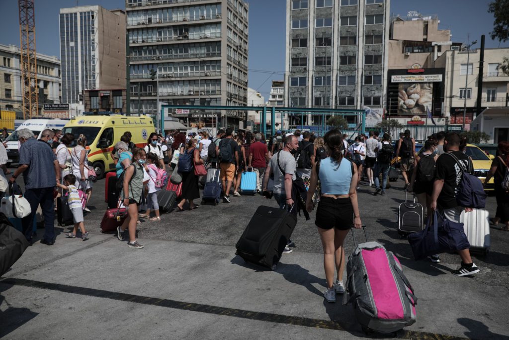 Διακοπές μόνο… ζωγραφιστές για πολλές οικογένειες – Αύξηση έως και 30% στα ακτοπλοϊκά εισιτήρια