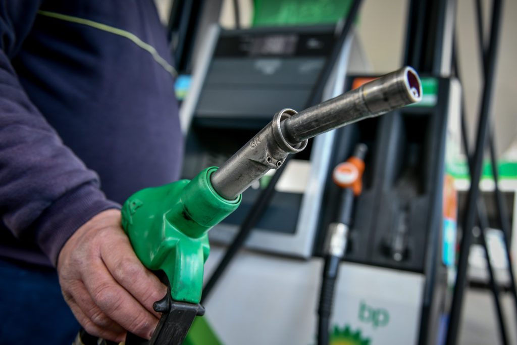 Ζαλίζουν οι τιμές της βενζίνης: Φόβοι ότι θα φτάσει ακόμη και τα 3 ευρώ – Σε ποιο νησί η τιμή αγγίζει τα 2,61 ευρώ