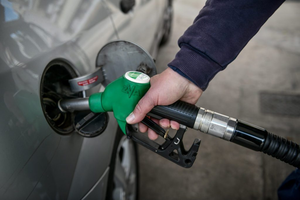 Ουγγαρία: Aπαγορεύει σε οδηγούς από το εξωτερικό να προμηθεύονται φθηνή βενζίνη