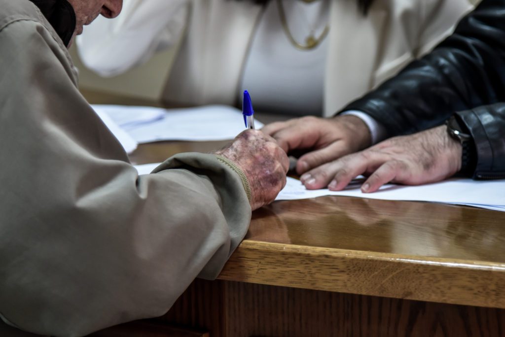 Καταγγελίες για «διαβλητές» διαδικασίες στις εκλογές του ΠΑΣΟΚ-ΚΙΝΑΛ