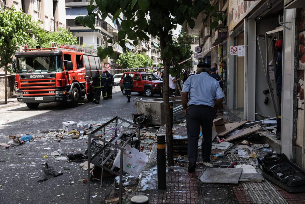Ισχυρή έκρηξη σε κατάστημα στο κέντρο της Αθήνας – Ένας τραυματίας