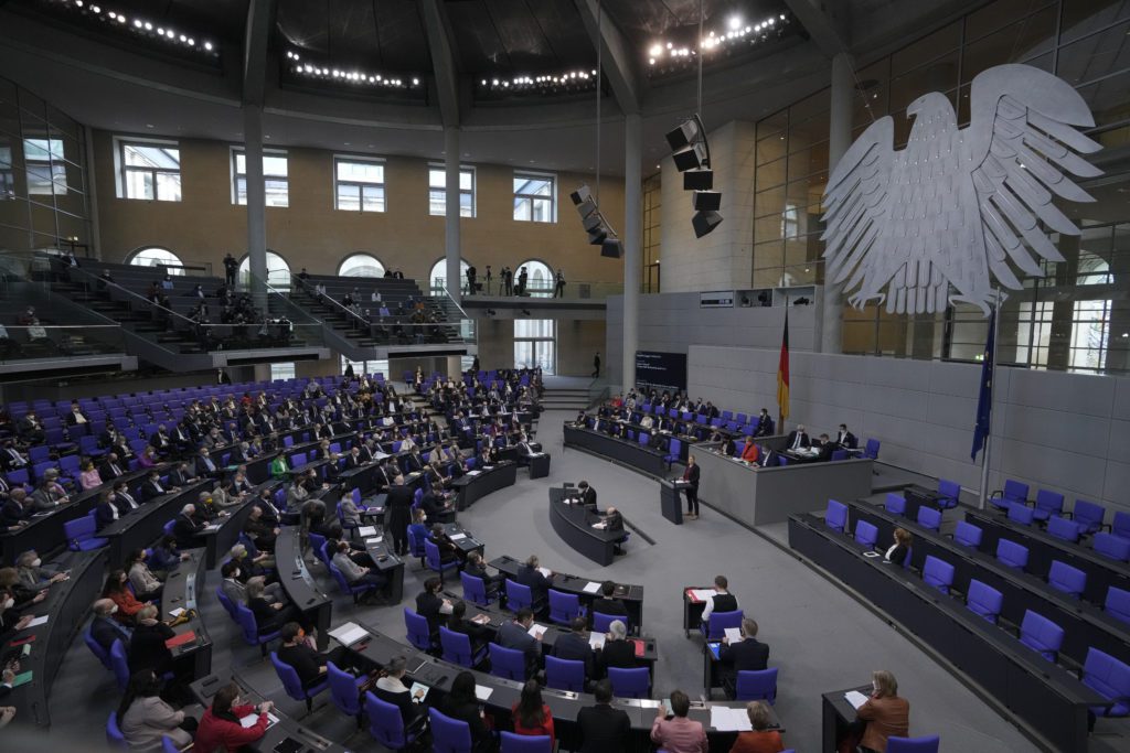 Διεθνής Τύπος: Το SPD προειδοποιεί το CDU για το ταμείο της Άμυνας – Λάουτερμπαχ για ευλογιά πιθήκων: «Μην πανικοβάλλεστε»