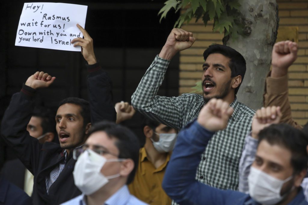 Διαδηλώσεις για την ακρίβεια και βίαια επεισόδια στο Ιράν