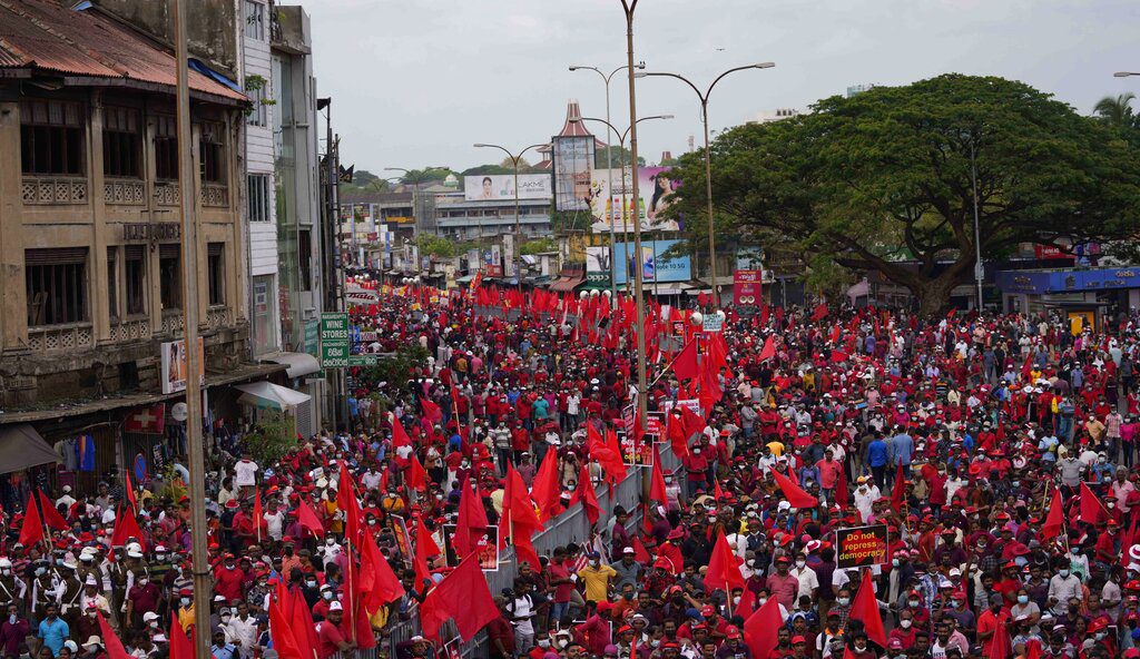 Σρι Λάνκα: Διαδηλώσεις με 189 τραυματίες και πέντε νεκρούς- Παραιτήθηκε ο πρωθυπουργός