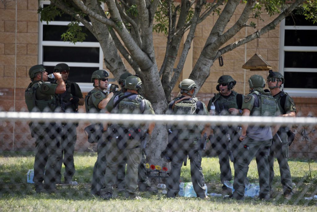 Μακελειό στο Τέξας: Οι ανατριχιαστικές προειδοποιήσεις και οι φωτογραφίες του 18χρονου μακελάρη