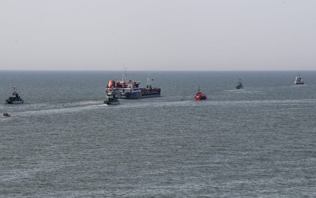 WSJ: Απαγόρευση ασφάλισης πλοίων που μεταφέρουν ρωσικό πετρέλαιο δρομολογεί η Ε.Ε.