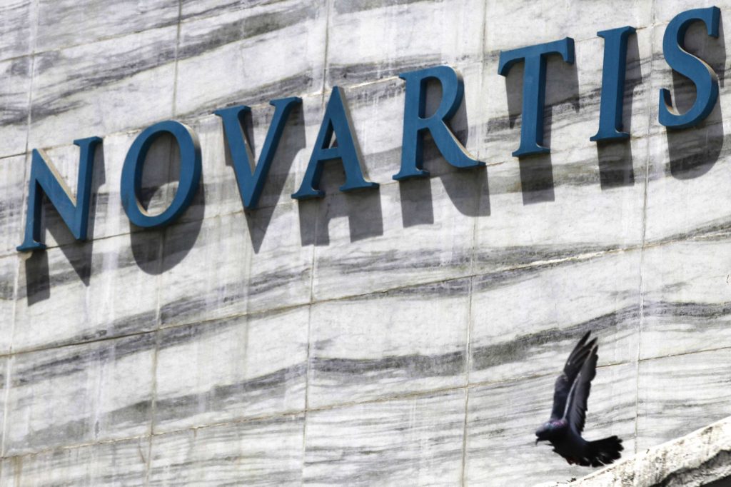 Σκάνδαλο Novartis: Δεν υπογράφουν οι δικηγόροι το πέρας της ανάκρισης – «Είναι παράνομο» καταγγέλλουν