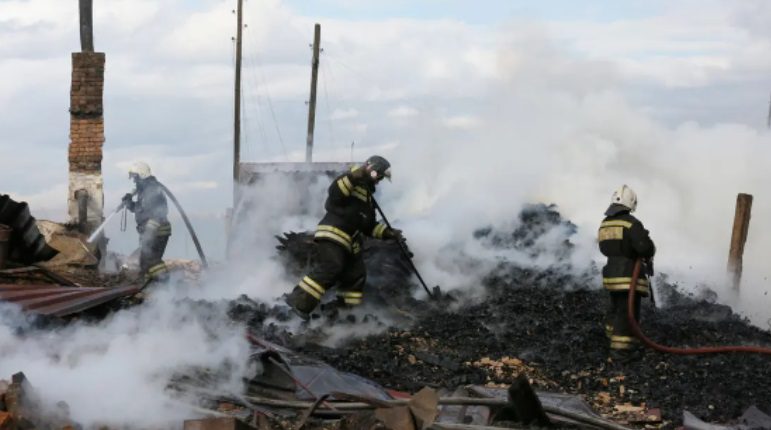 Κόλαση φωτιάς στη Σιβηρία – 200 σπίτια φλέγονται, 5 νεκροί (Video)