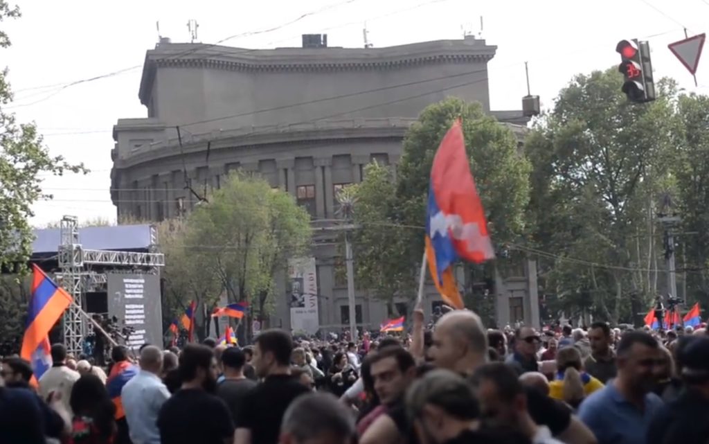 Αρμενία: Μεγάλη διαδήλωση κατά εκχώρησης εδαφών του Ναγκόρνο Καραμπάχ στο Αζερμπαϊτζάν