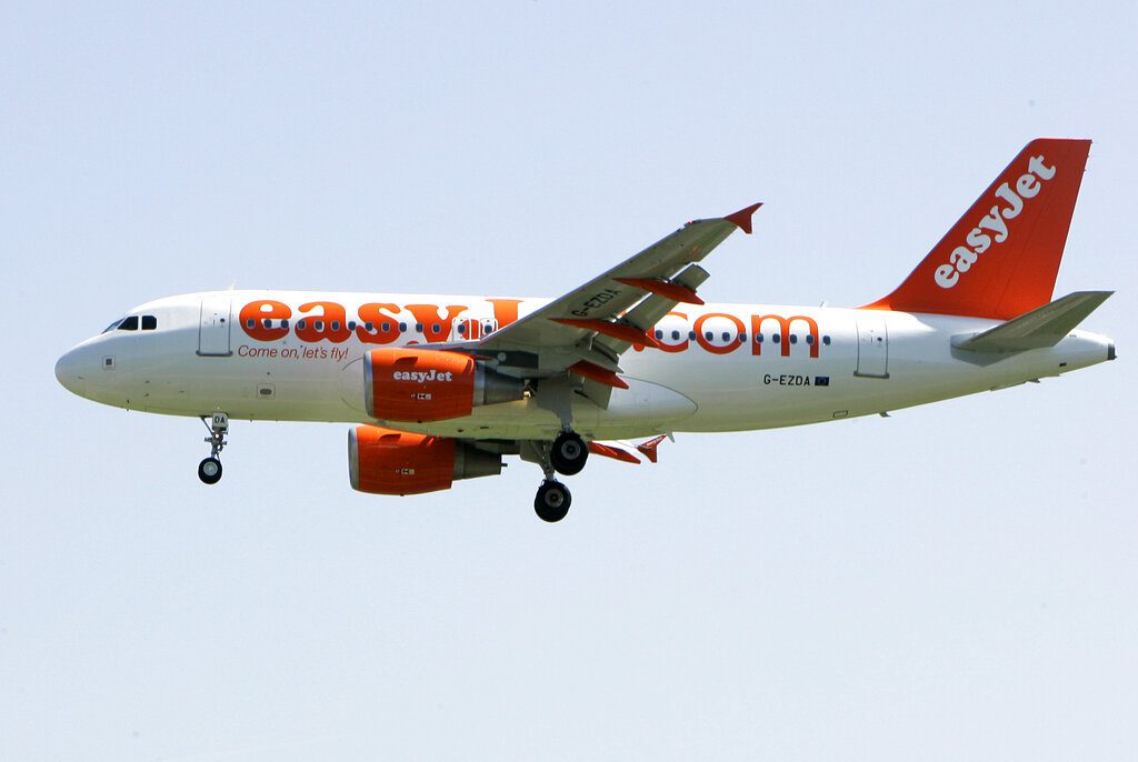 EasyJet: Ακυρώνει πάνω από 200 πτήσεις στις επόμενες δέκα ημέρες