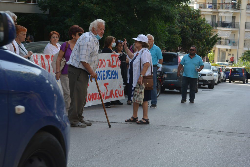 Πλειστηριασμός ακινήτου στη Θεσσαλονίκη: Προσπάθειες από τη γειτονιά να σωθεί το διαμέρισμα ανέργου (Video)