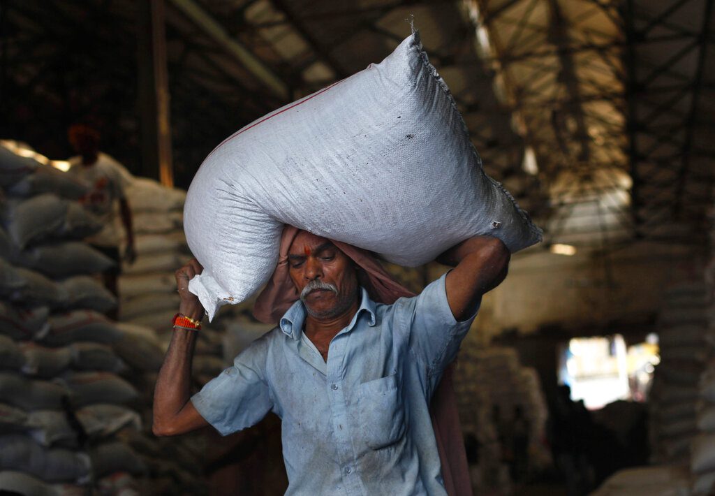 Η Ινδία απαγόρευσε τις εξαγωγές σιτηρών