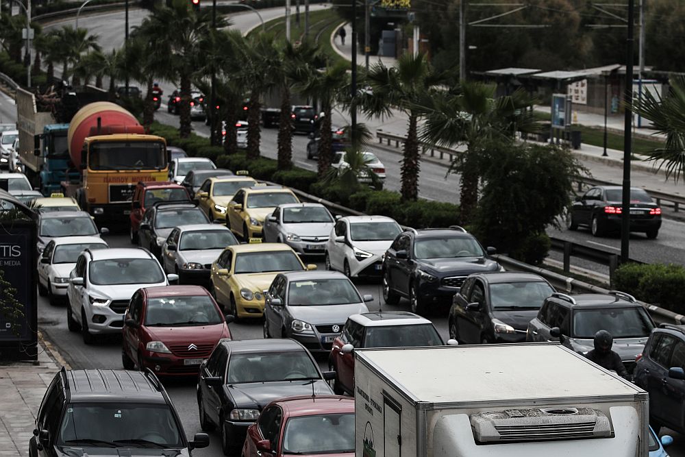 Σχέδιο Κομισιόν αν ο Πούτιν κλείσει τη «στρόφιγγα»: Τηλεργασία, μείωση ορίων ταχύτητας και Κυριακές χωρίς αυτοκίνητα