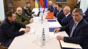 Ουκρανία: Έτοιμη για ειρηνευτικές συνομιλίες η Μόσχα, αλλά ο Ζελένσκι δηλώνει αρνητικός