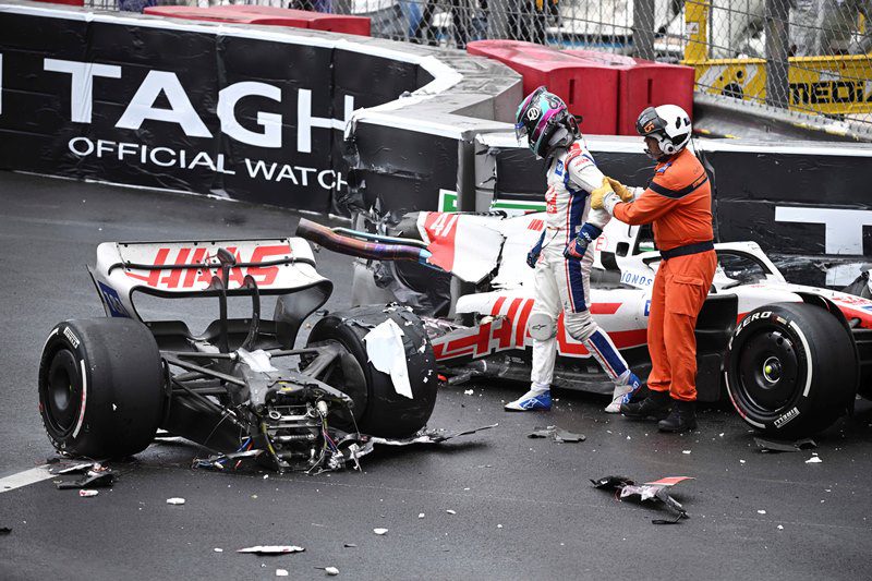 F1: Τρομακτικό ατύχημα για τον Σουμάχερ: Κόπηκε στη μέση το μονοθέσιό του! (video)
