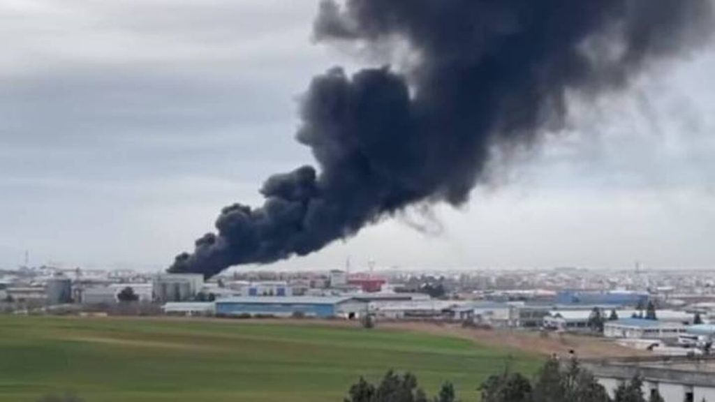 Θεσσαλονίκη: Πυρκαγιά σε εγκαταλελειμμένο εργοστάσιο (video)