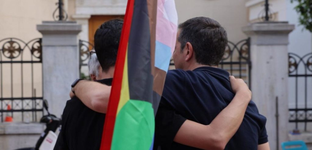 Στη Βουλή η πρόταση νόμου του ΣΥΡΙΖΑ για γάμο και τεκνοθέσια για όλους