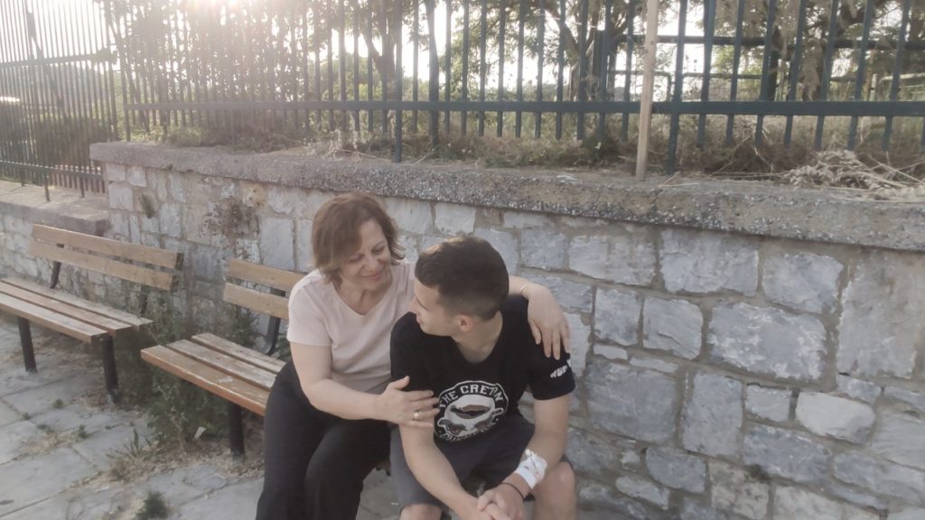 Μητέρα Ντουσάκη στο documentonews.gr: Η αστυνομία έδειρε το παιδί μου, είναι στοχοποιημένο – Δεν νιώθω καμία ασφάλεια (Video)