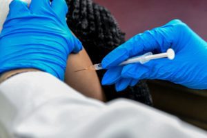 Βασιλακόπουλος: Ο εμβολιασμός για την ευλογιά προστατεύει από την «ευλογιά των πιθήκων»
