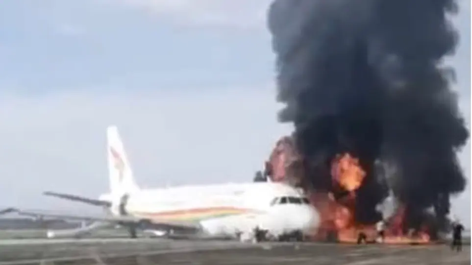 Συγκλονιστικό βίντεο: Στις φλόγες αεροσκάφος της Tibet Airlines στην Κίνα- Στους 40 οι τραυματίες
