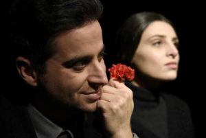 Θεατρικά και κριτικά: Ένα γαρύφαλλο στο Ελληνικό Θέατρο