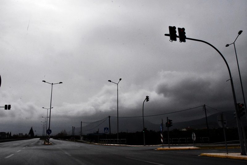 Σκόνη, βροχές και καταιγίδες στη Δυτική και Νότια Ελλάδα
