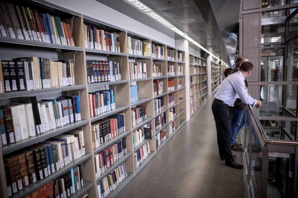 Απαξίωση των πανεπιστημιακών βιβλιοθηκών προβλέπει το νομοσχέδιο Κεραμέως
