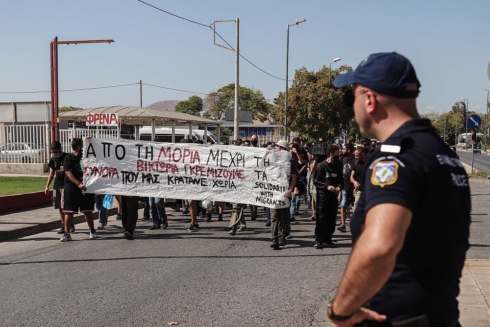 «Καταπέλτης» το HRW για την κυβέρνηση Μητσοτάκη: «Αποπνικτικό περιβάλλον» για τους υπερασπιστές των ανθρωπίνων δικαιωμάτων