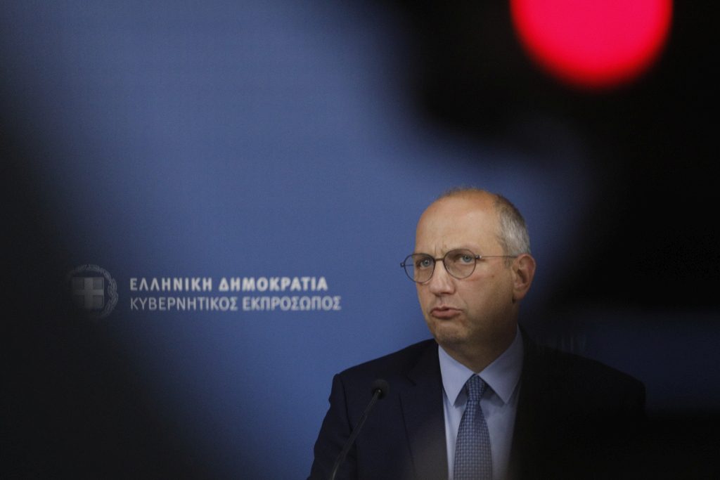 Ο Οικονόμου αρνείται με υπεκφυγές ν’ απαντήσει για τις συνομιλίες Μανιαδάκη που ανατρέπουν το σκάνδαλο Novartis (Video)