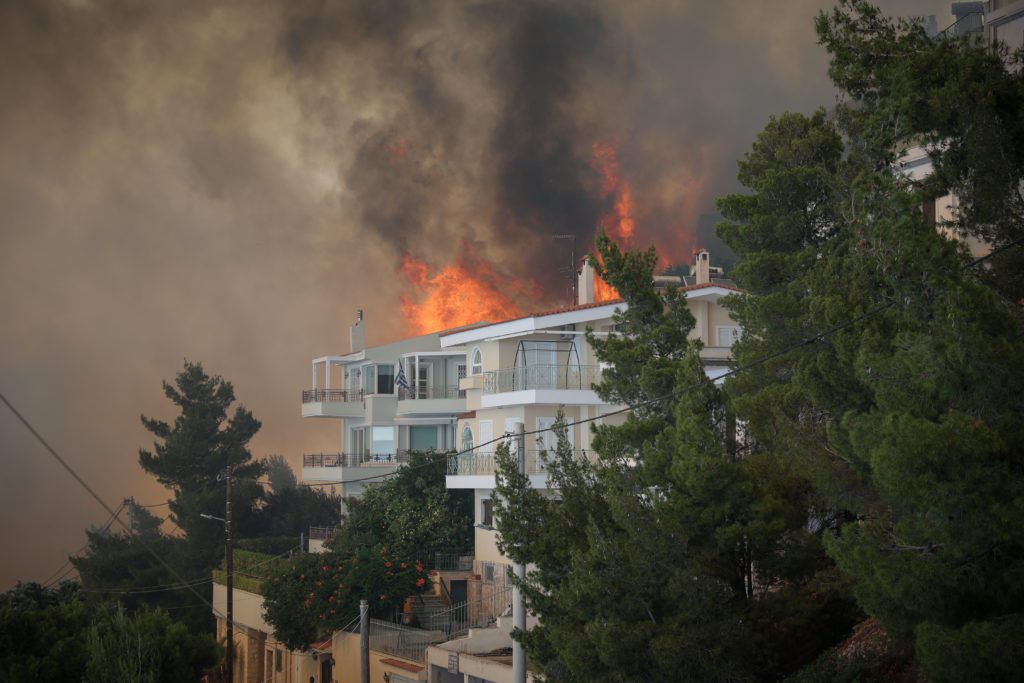Άνοιξε σχολείο στη Βούλα για τη φιλοξενία των κατοίκων του Πανοράματος