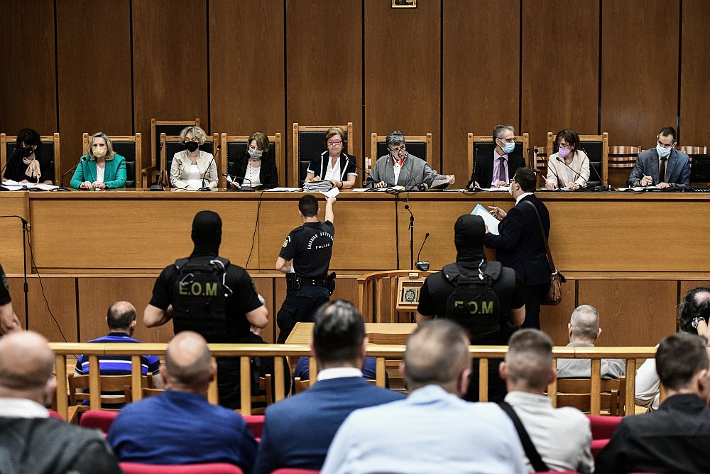 Δίκη Χρυσής Αυγής: Διεκόπη για τις 6 Ιουλίου – Ποιοι κατέθεσαν αιτήματα αποφυλάκισης – Τηλεφώνημα για βόμβα στο Εφετείο