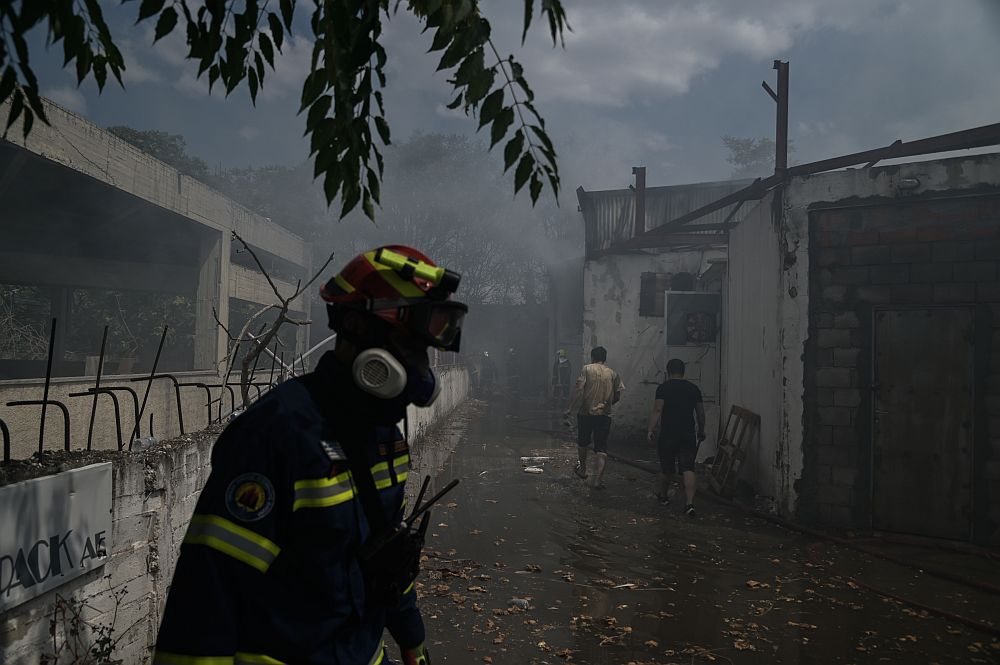 Φωτιά στον Ελαιώνα: Με εγκαύματα και αναπνευστικά προβλήματα νοσηλεύεται 14χρονος