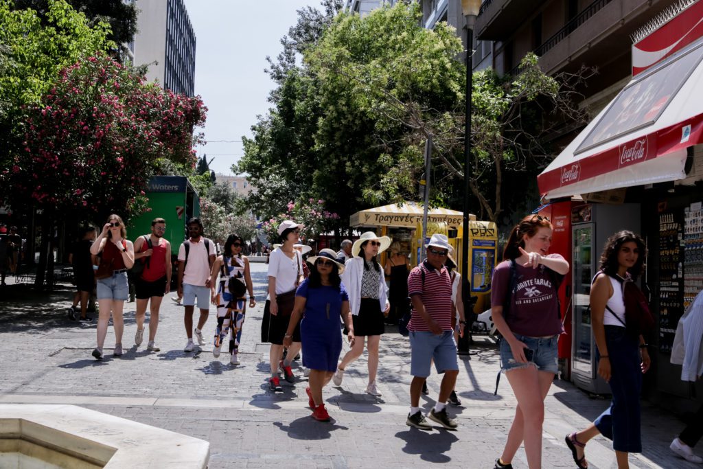 Κορονοϊός: Ρεκόρ τριμήνου για τα κρούσματα – Προβληματισμός και ανησυχία για περαιτέρω αύξηση