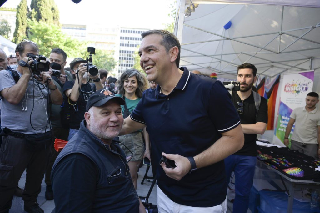 Κάλεσμα Τσίπρα προς την κυβέρνηση να ψηφίσουν την πρόταση ΣΥΡΙΖΑ για γάμο και τεκνοθέσια για όλους