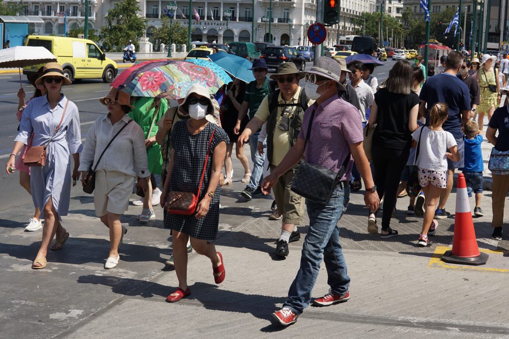 Μαγιορκίνης: Πρόβλεψη για «έκρηξη» κρουσμάτων με πάνω από 20.000 την Τρίτη