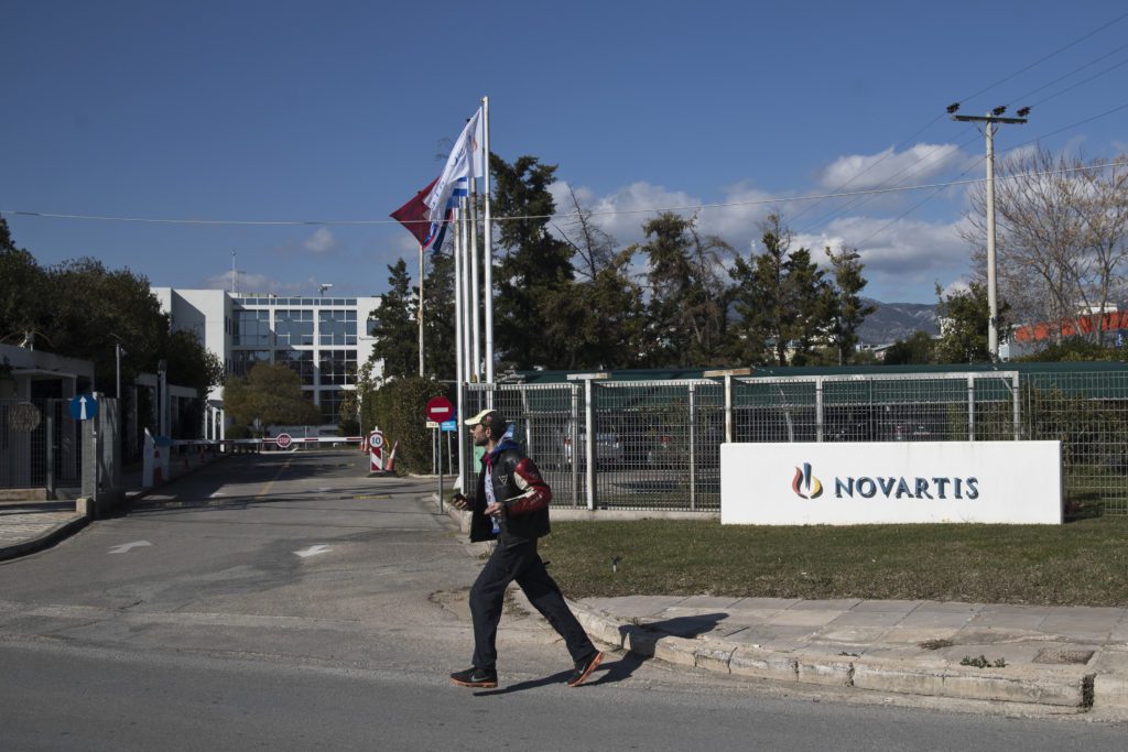 Σκάνδαλο Novartis: Η μεταφράστρια απαντά στο Documento και διαψεύδει το ΥΠΕΞ – «Στην μετάφρασή μου υπάρχουν τα ονόματα»