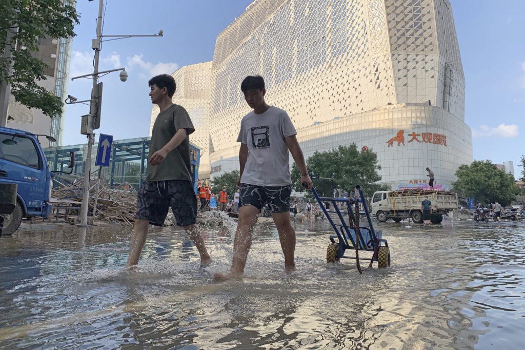 Κίνα: Βροχοπτώσεις ρεκόρ στο νότιο τμήμα της χώρας- Πάνω από 220.000 άνθρωποι απομακρύνθηκαν από τα σπίτια τους