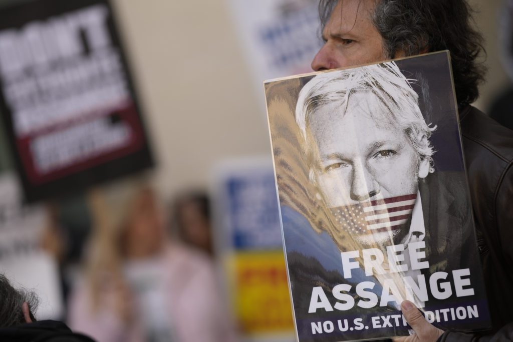 Ασάνζ: «Ναι» της Βρετανίας στην έκδοση του ιδρυτή του WikiLeaks στις ΗΠΑ