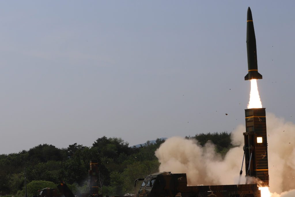 Νότια Κορέα – ΗΠΑ: Απάντηση στην Βόρεια Κορέα με εκτόξευση οκτώ βαλλιστικών πυραύλων