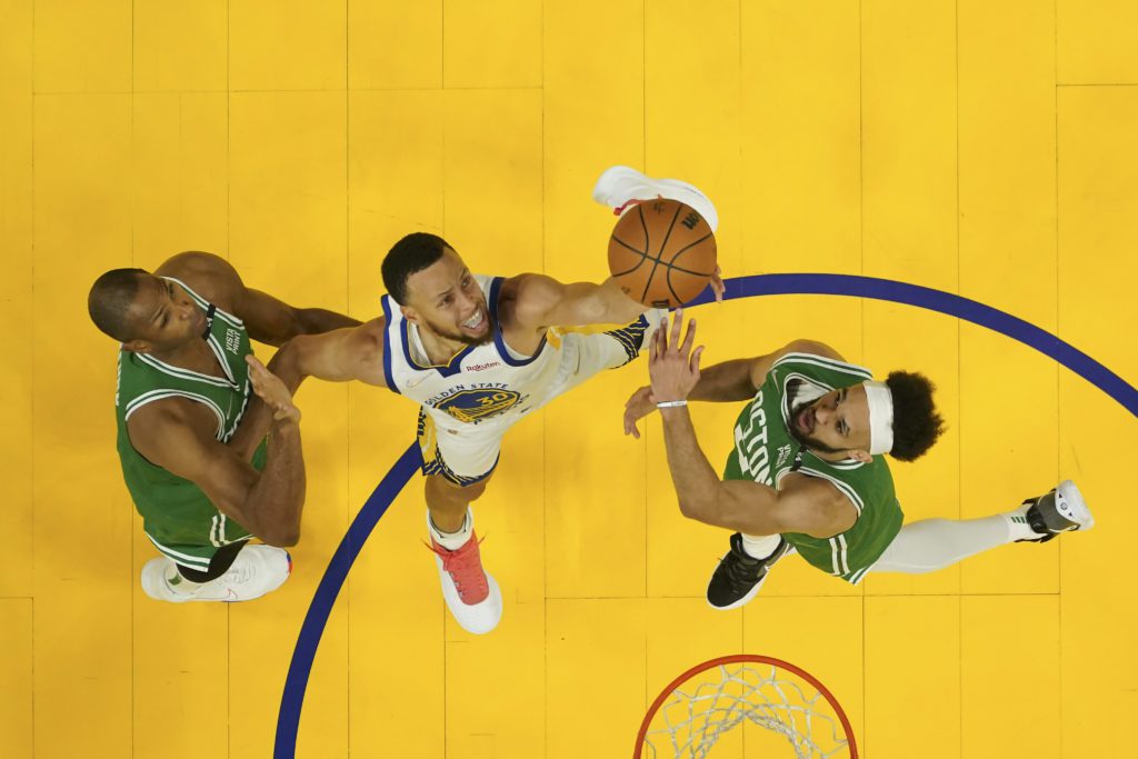 NBA: Οι Warriors ισοφάρισαν τους Celtics