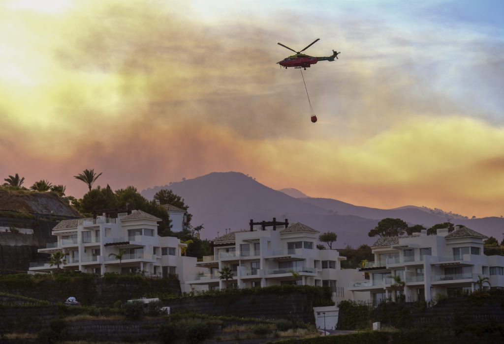 «Καίγεται» η Ισπανία – Χιλιάδες στρέμματα δάσους στις φλόγες εν μέσω καύσωνα